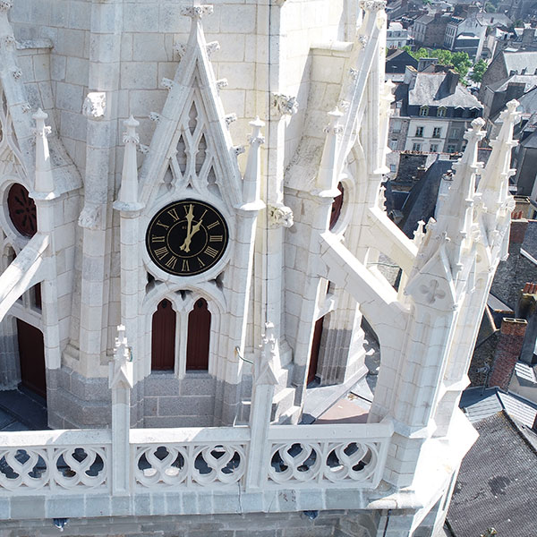 Vue aérienne de l'Eglise Notre Dame de Vitré, renovation par Maison Grevet